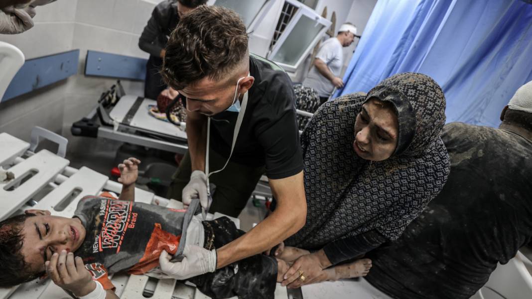 Gazze'de 'insanlık' ölüyor... Hastane mezarlığa döndü 6